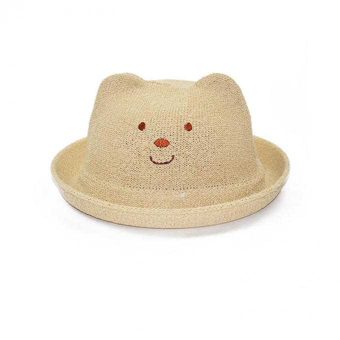 La version coréenne des enfants d'oreilles de chat du chapeau d'été d'enfant d'ours