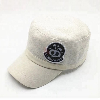 Chapeau militaire blanc personnalisé de cadet pour des types avec le modèle brodé