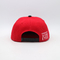Chapeau rouge de Snapback de coton de pare-soleil plat avec le logo brodé