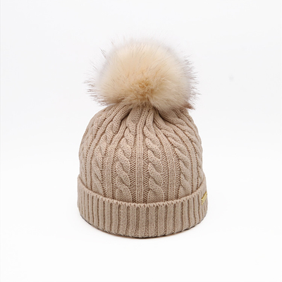 Beanie Hats Fur Pom pour les chapeaux femelles de modèle de torsion de chapeau tricotés par mode d'hiver de femmes