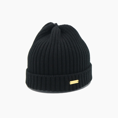 La coutume tricotée acrylique adaptée aux besoins du client de chapeaux de calottes de 100% propre logo a tricoté des chapeaux de calotte d'hiver avec le plat mental