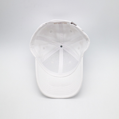 Le bord incurvé 6 par oeillets a brodé le chapeau fait sur commande blanc de sport de casquettes de baseball