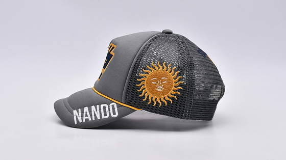 Le chapeau de camionneur de mousse de 58CM a brodé la boucle arrière en plastique Mesh Adjustable Truck Sport Hat