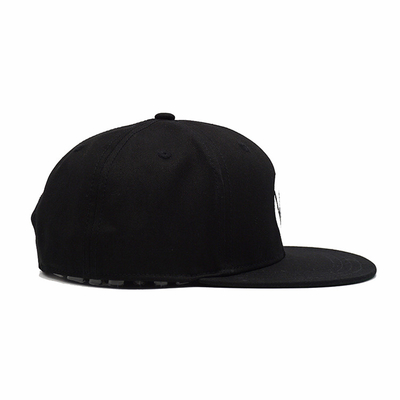 Le chapeau plat unisexe de Snapback de bord a gravé l'ODM en refief en plastique de boucle de modèle