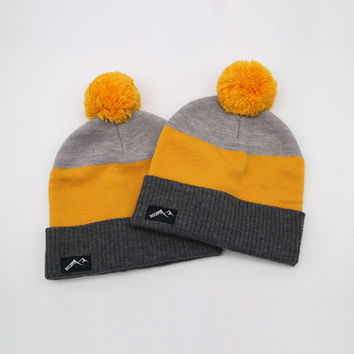 Bonnets légers en tricot de 58 cm pour la saison d'hiver en noir gris jaune