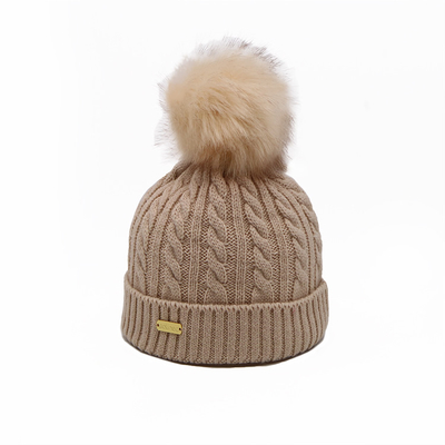 Chapeaux de bonnet en tricot unisexe de broderie dans le chapeau chaud doux de pompon de tricot de câble blanc