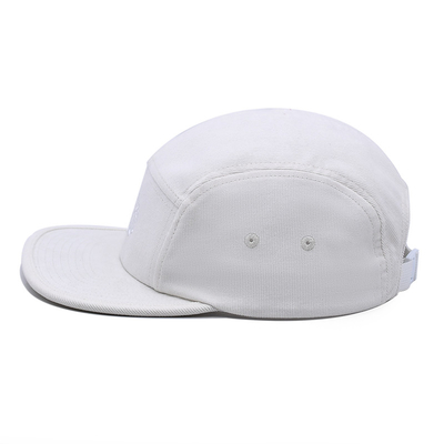 Chapeau à bord plat à 5 panneaux avec protection solaire à la mode et chapeau de sport réglable pour l'été
