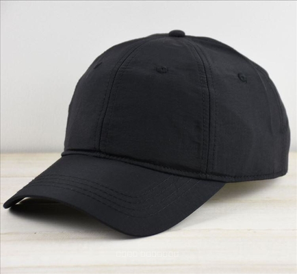 La casquette de baseball non structurée de 6 panneaux renforcée coud le logo brodé