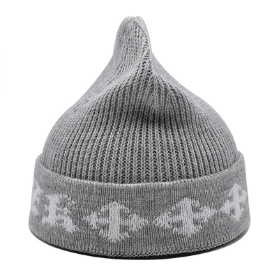 Des chapeaux à bonnet tricotés sur mesure pour adultes, de 58 cm. Accessoire d'hiver chaud et élégant.