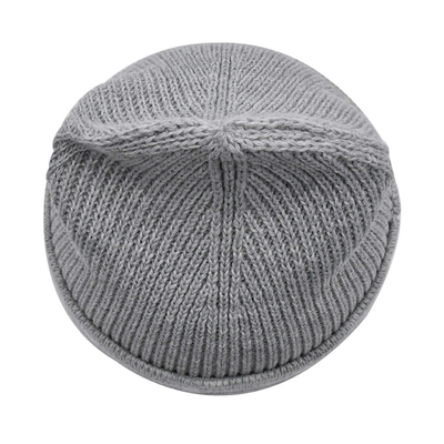 Des chapeaux à bonnet tricotés sur mesure pour adultes, de 58 cm. Accessoire d'hiver chaud et élégant.