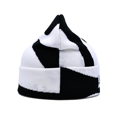 Modèle de broderie Chapeaux à bonnet personnalisés pour la saison hivernale et le confort