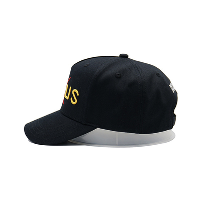 Une casquette de base-ball sur mesure avec bande de coton et fermeture réglable