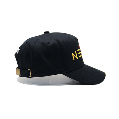 Une casquette de base-ball sur mesure avec bande de coton et fermeture réglable