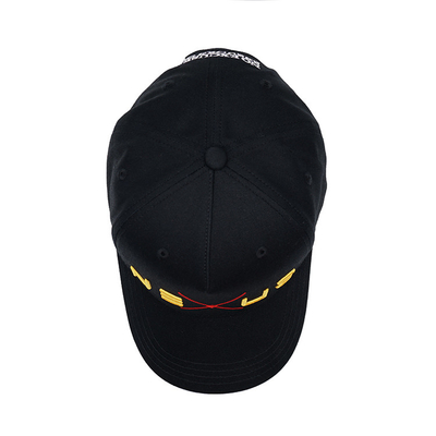 Une casquette de base-ball sur mesure avec bande de coton et fermeture réglable