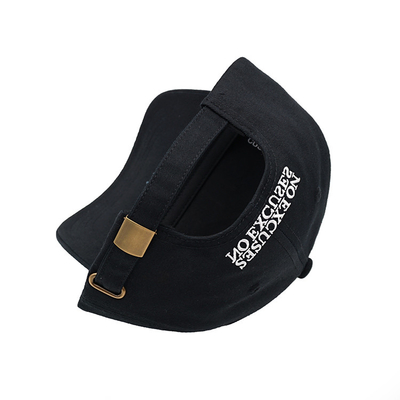 Une casquette de base-ball sur mesure avec bande de coton et fermeture réglable