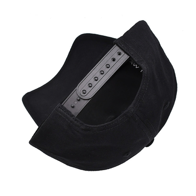 Casquette de base-ball sur mesure brodée avec coutures renforcées couronne de profil et sangle réglable