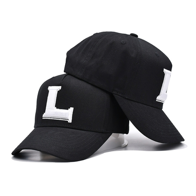Casquette de base-ball sur mesure brodée avec coutures renforcées couronne de profil et sangle réglable