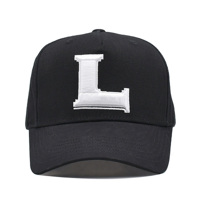 Casquette de base-ball sur mesure brodée avec coutures renforcées couronne de profil et sangle réglable
