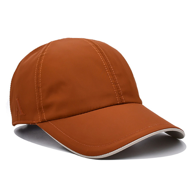 Capuchons personnalisés avec bord incurvé et fermeture de boucle métallique réglable