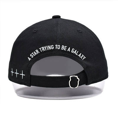 Une casquette de baseball brodée avec une boucle métallique personnalisée peut remplacer votre logo
