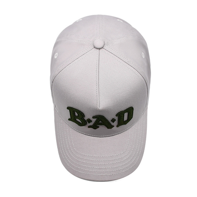 Visor incurvé, casquette de baseball à cinq panneaux avec couture pour faire correspondre la couleur du tissu au patch fixé