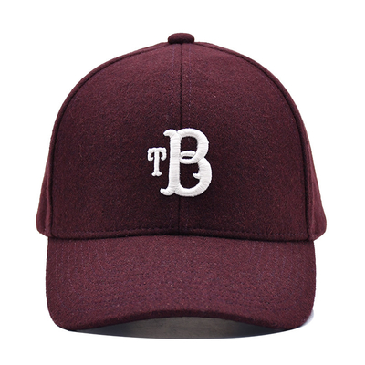Une casquette de base-ball de 6 panneaux avec fermeture réglable et bande de coton