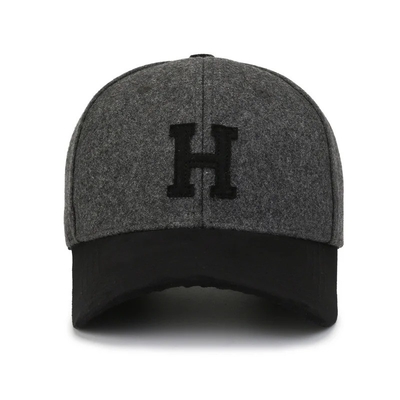 Une casquette de baseball à 6 panneaux confortable et durable pour vos clients