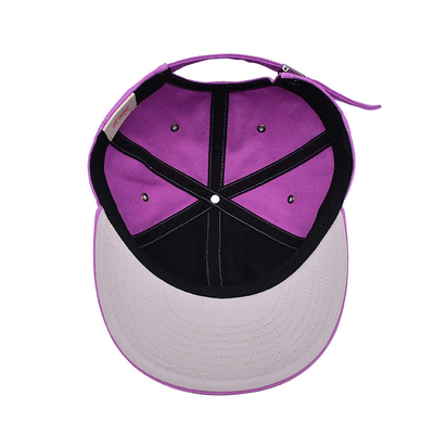 Cap en rose 6 panneaux personnalisé avec visor plat et logo broderie 3D
