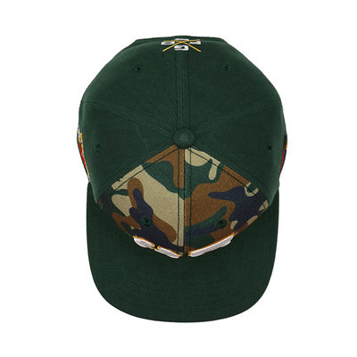 Chapeaux en plastique respirant avec bord plat structuré et logo brodé personnalisé couleur camouflé