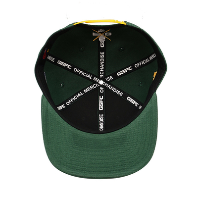 Chapeaux en plastique respirant avec bord plat structuré et logo brodé personnalisé couleur camouflé
