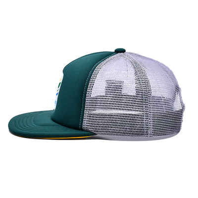 Sponge personnalisé Confortable 6 panneaux Visor plat Construit Trucker Cap avec patch de broderie