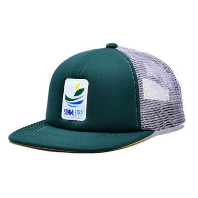 Sponge personnalisé Confortable 6 panneaux Visor plat Construit Trucker Cap avec patch de broderie