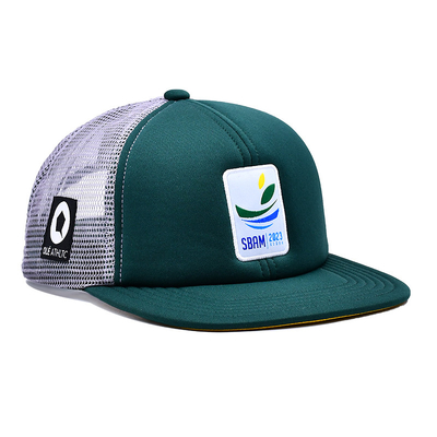 Sponge personnalisé Confortable 6 panneaux Visor plat Construit Trucker Cap avec patch de broderie