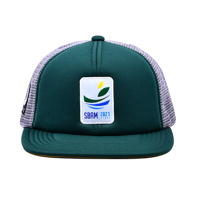 Sponge personnalisé Confortable 6 panneaux Visor plat Construit Trucker Cap avec patch de broderie