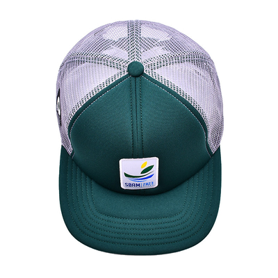 Sponge personnalisé Confortable 6 panneaux Visor plat Construit Trucker Cap avec patch de broderie
