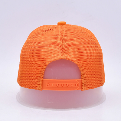 Unisexe 5 Panneau Trucker Cap personnalisé 3d brodé bord courbe satinée bordée chapeaux à dos en maille orange