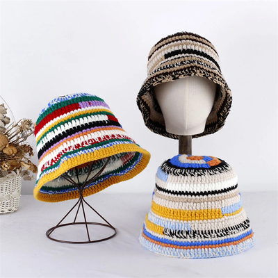 Chapeau à crochet personnalisé Couleur d'automne d'hiver artisanale rayée Tricotée polyvalente Chapeau à crochet épais Chapeau de pêcheur féminin