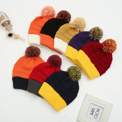 Chapeau d'automne et d'hiver à l'allure des bonnets tricotés Skully à la mode chaud avec pompom Pelle pom pom pom pour femmes Double couleur bonnet de mode