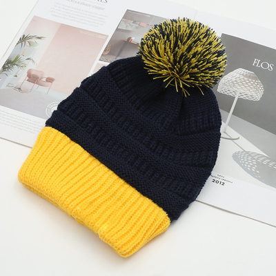 Chapeau d'automne et d'hiver à l'allure des bonnets tricotés Skully à la mode chaud avec pompom Pelle pom pom pom pour femmes Double couleur bonnet de mode
