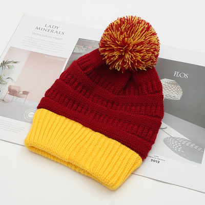 Chapeau d'automne et d'hiver à l'allure des bonnets tricotés Skully à la mode chaud avec pompom Pelle pom pom pom pour femmes Double couleur bonnet de mode