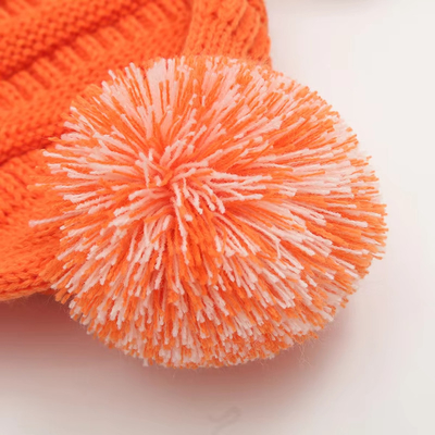 Chapeau d'automne et d'hiver à l'allure des bonnets tricotés Skully à la mode chaud avec pompom Pelle pom pom pom pour femmes Double couleur bonnet de mode