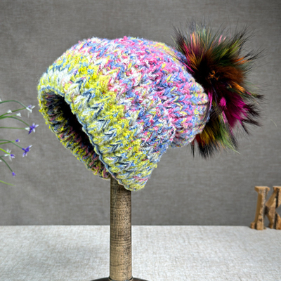 2024 Nouveau chapeau pour femmes en cachemire chapeau tricoté pour automne/hiver fourrure de renard chapeau pompom bord bouclé couleur casquette de protection pour oreille