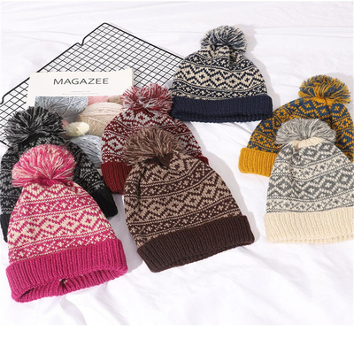 Marque d' hiver, chapeaux de fourrure, pom-poms, bonnets à tricot, chapeau épais, bonnets de femmes, bonnets de femmes, bonnets de femmes.