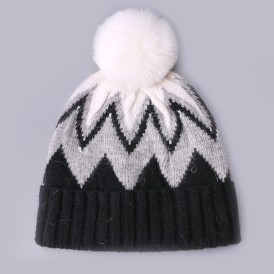 Des bonnets brodés personnalisés, en tricot d'hiver, à rayures, à motifs, chauds, doux, pompeux, puff, imprimés