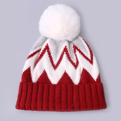 Des bonnets brodés personnalisés, en tricot d'hiver, à rayures, à motifs, chauds, doux, pompeux, puff, imprimés