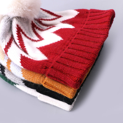 Des bonnets brodés personnalisés, en tricot d'hiver, à rayures, à motifs, chauds, doux, pompeux, puff, imprimés