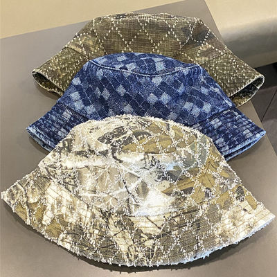 Nouvelle collection printemps-automne, chapeau seau personnalisé en denim effiloché à dessus plat, broderie Suquin à carreaux, broderie logo, chapeau de pêcheur