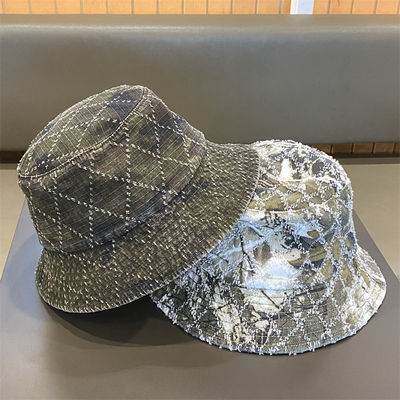 Nouvelle collection printemps-automne, chapeau seau personnalisé en denim effiloché à dessus plat, broderie Suquin à carreaux, broderie logo, chapeau de pêcheur