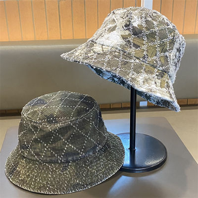 Nouvelle collection printemps-automne, chapeau seau personnalisé en denim effiloché à dessus plat, broderie Suquin à carreaux, broderie logo, chapeau de pêcheur