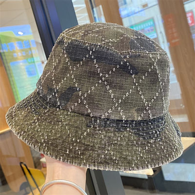Nouvelle collection printemps-automne, chapeau seau personnalisé en denim effiloché à dessus plat, broderie Suquin à carreaux, broderie logo, chapeau de pêcheur